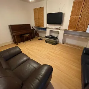  Homestay Elmdene Road - Large United Kingdom