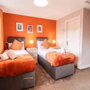 Holiday home Comfortable 4-bedroom With Free Wifi And Driveway, Hillingdon